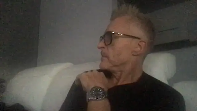 Axl hot online show from 25, 9, 2025