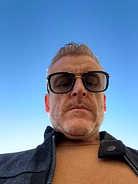 Axl hot online show from 5, 11, 2025