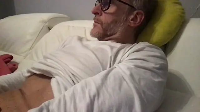 Axl hot online show from 16, 4, 2026