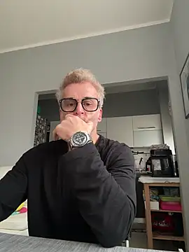 Axl hot online show from 2, 3, 2026