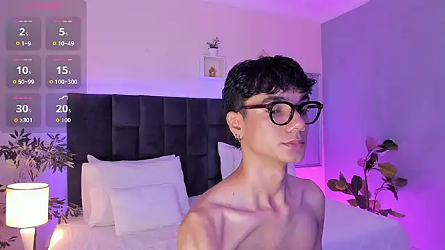 Phillicious   online show from 8, 11, 2025