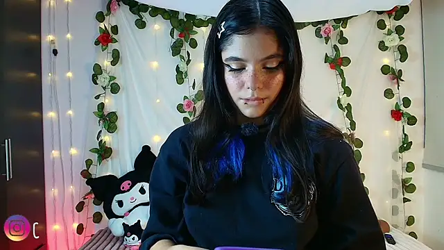 Snapshot of cutee_andrea chatting on 13, 5, 2026 cutee andrea online show from 13, 5, 2026