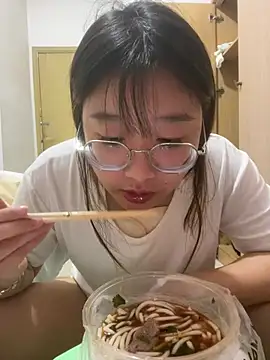 Snapshot of sisi-maiden chatting on 25, 3, 2026 sisi-maiden online show from 25, 3, 2026