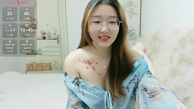 Snapshot of sisi-maiden chatting on 13, 1, 2026 sisi-maiden online show from 13, 1, 2026