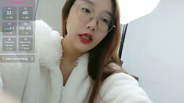 Snapshot of sisi-maiden chatting on 8, 11, 2025 sisi-maiden online show from 8, 11, 2025