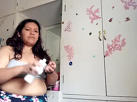 Kitty WetXxX online show from 23, 7, 2026