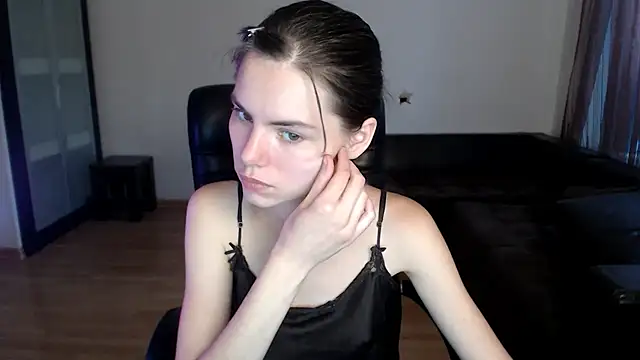 Snapshot of AmelieReve chatting on 9, 9, 2025 AmelieReve online show from 9, 9, 2025