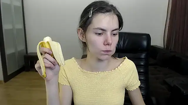 Snapshot of AmelieReve chatting on 15, 10, 2025 AmelieReve online show from 15, 10, 2025