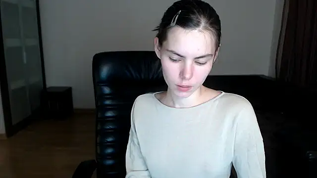 Snapshot of AmelieReve chatting on 14, 10, 2025 AmelieReve online show from 14, 10, 2025