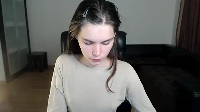 Snapshot of AmelieReve chatting on 13, 10, 2025 AmelieReve online show from 13, 10, 2025