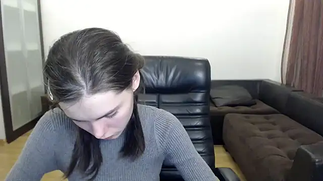 Snapshot of AmelieReve chatting on 28, 10, 2025 AmelieReve online show from 28, 10, 2025