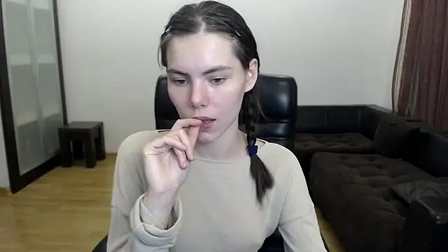 Snapshot of AmelieReve chatting on 18, 10, 2025 AmelieReve online show from 18, 10, 2025