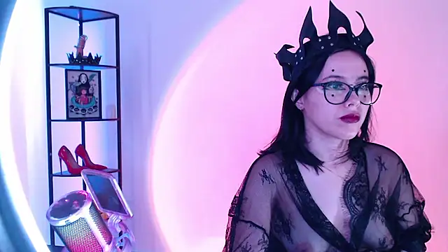 girldom online show from 7, 1, 2026