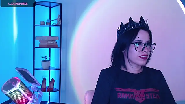 girldom online show from 2, 10, 2025