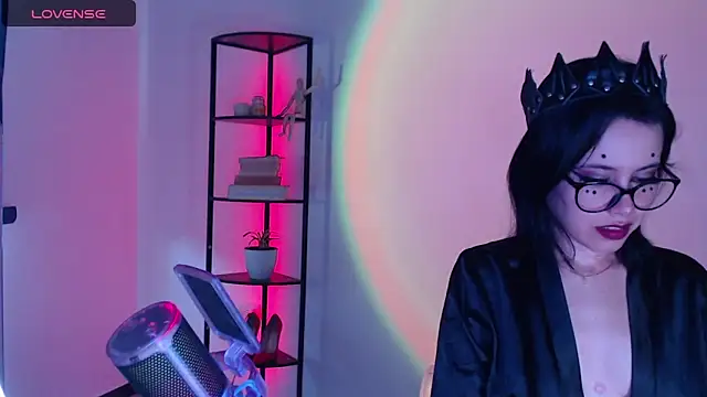 girldom online show from 9, 9, 2025