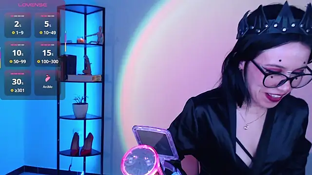 girldom online show from 3, 10, 2025