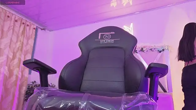 Snapshot of ZURY_TAY chatting on 28, 3, 2026 ZURY TAY online show from 28, 3, 2026