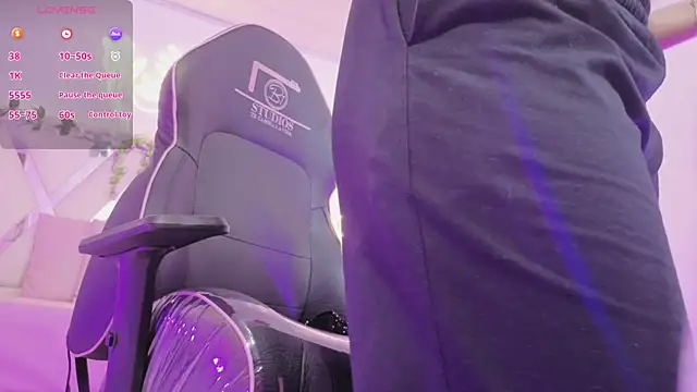 Snapshot of ZURY_TAY chatting on 10, 4, 2026 ZURY TAY online show from 10, 4, 2026