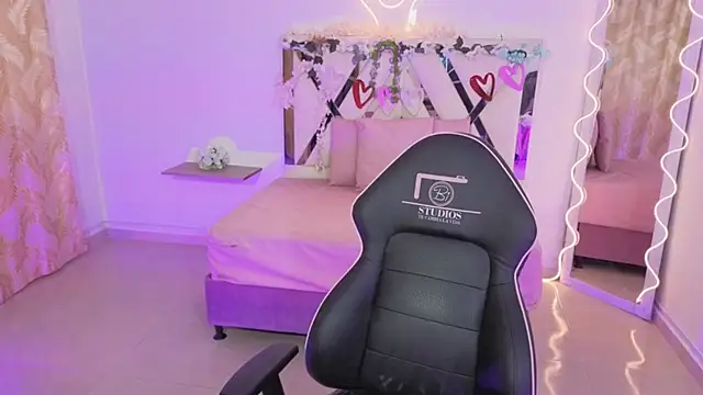 ZURY TAY online show from 6, 11, 2025