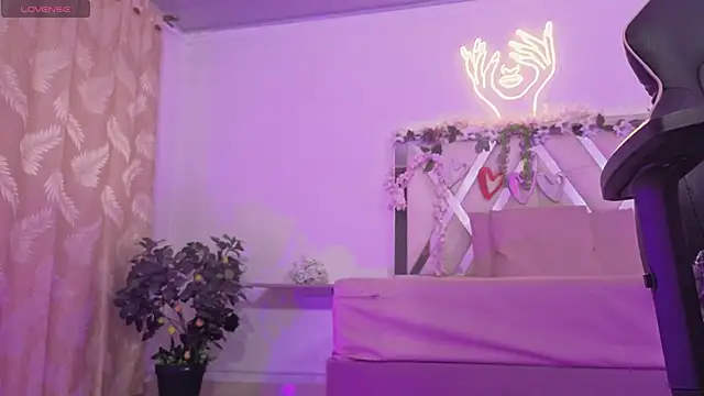 ZURY TAY online show from 10, 11, 2025