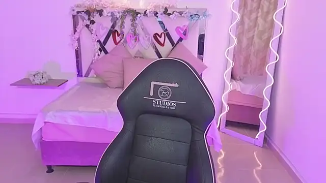 ZURY TAY online show from 23, 9, 2025