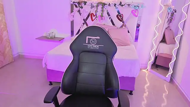 ZURY TAY online show from 22, 10, 2025