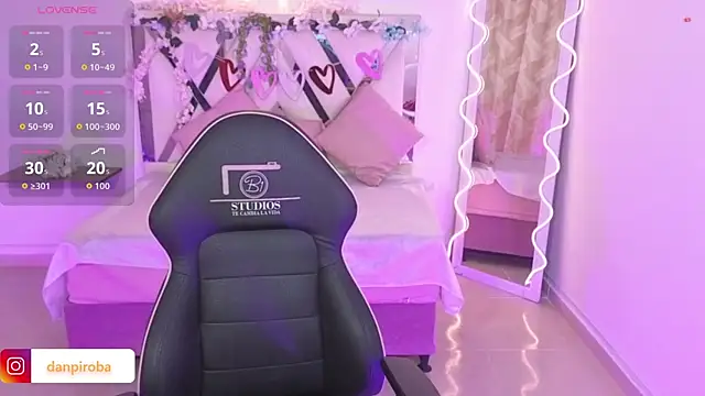 ZURY TAY online show from 22, 9, 2025