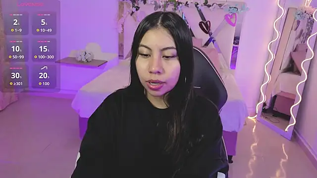 ZURY TAY online show from 18, 10, 2025