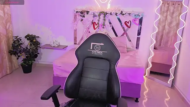 ZURY TAY online show from 11, 11, 2025