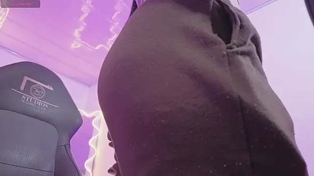 Snapshot of ZURY_TAY chatting on 15, 4, 2026 ZURY TAY online show from 15, 4, 2026