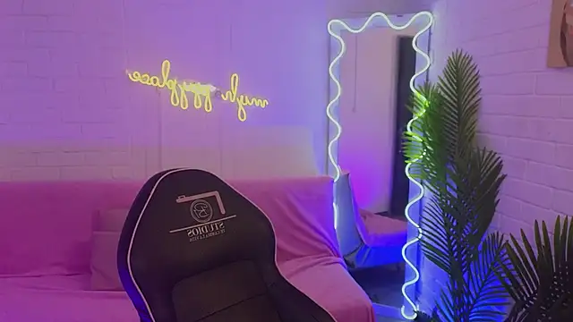 artemiss tay online show from 10, 9, 2025