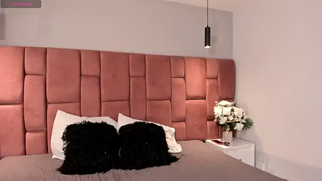 AlannaJonnes online show from 18, 2, 2026