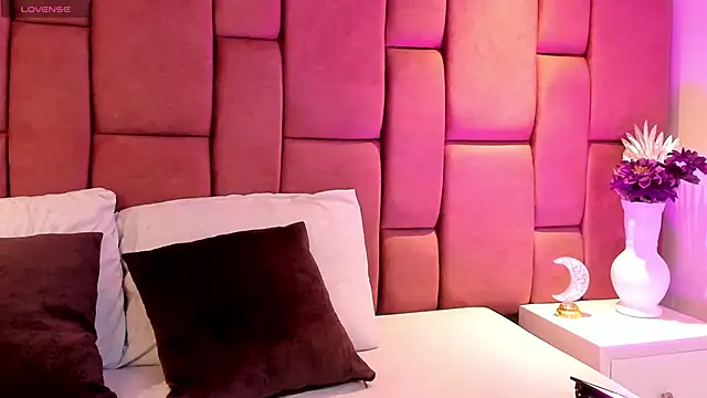 AlannaJonnes online show from 18, 9, 2025