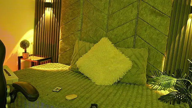 maddy1y  online show from 12, 1, 2026