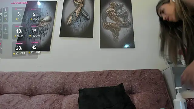 KristellV online show from 7, 10, 2025