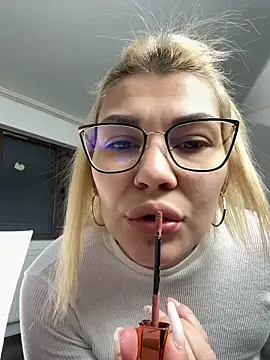 MiaKiittyy online show from 18, 12, 2025