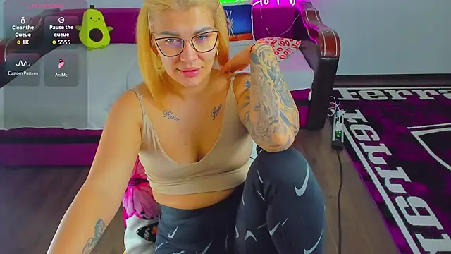 MiaKiittyy online show from 29, 11, 2025