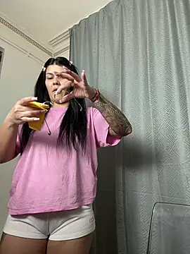 Snapshot of MiaKiittyy chatting on 19, 2, 2026 MiaKiittyy online show from 19, 2, 2026