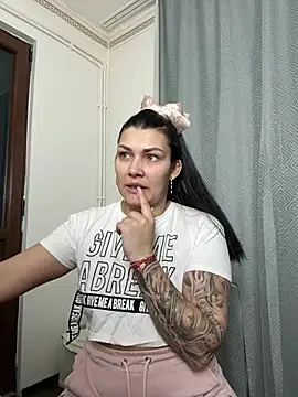 Snapshot of MiaKiittyy chatting on 25, 2, 2026 MiaKiittyy online show from 25, 2, 2026