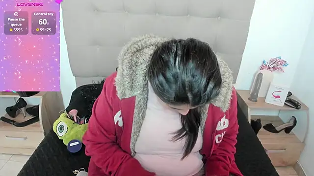 TifanyAmazinng online show from 2, 10, 2025