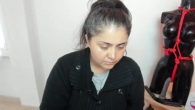 TifanyAmazinng online show from 16, 9, 2025