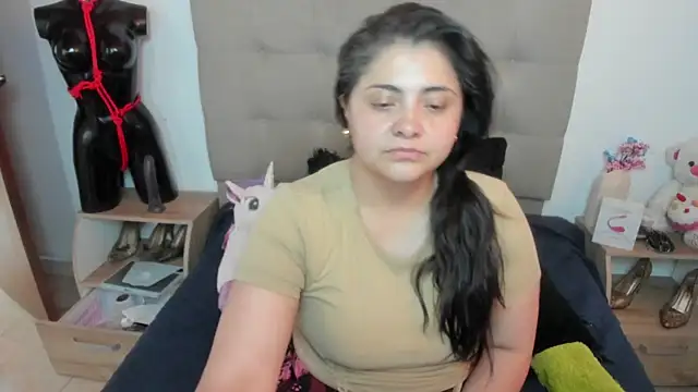 TifanyAmazinng online show from 15, 11, 2025