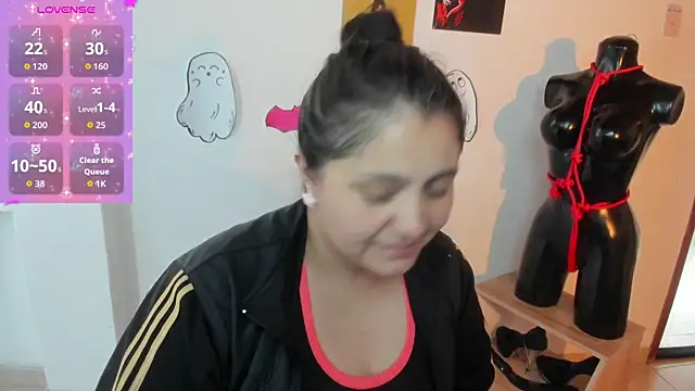 TifanyAmazinng online show from 6, 10, 2025