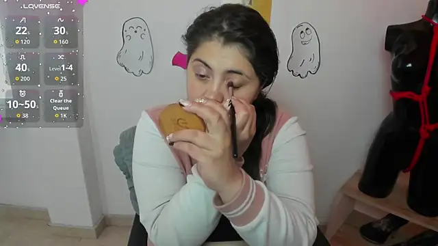 TifanyAmazinng online show from 15, 10, 2025