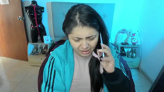 TifanyAmazinng online show from 15, 12, 2025