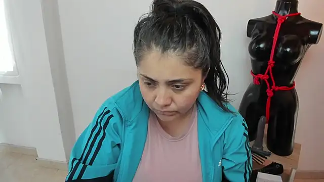 TifanyAmazinng online show from 17, 9, 2025