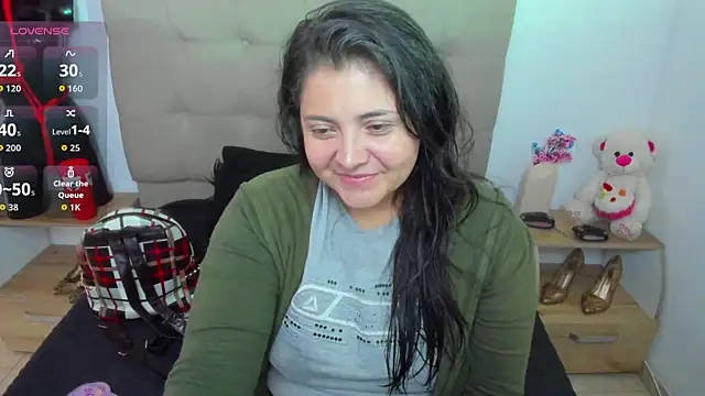 TifanyAmazinng online show from 4, 11, 2025