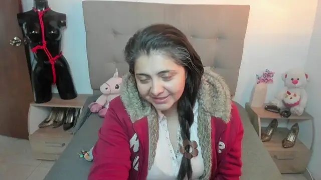 TifanyAmazinng online show from 11, 11, 2025