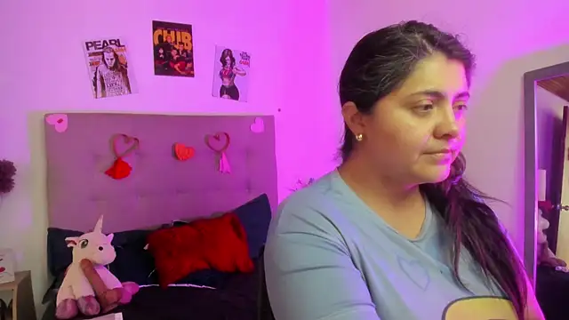 TifanyAmazinng online show from 12, 2, 2026