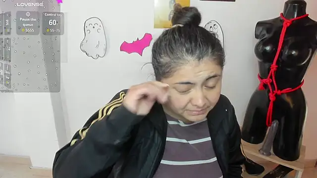 TifanyAmazinng online show from 8, 10, 2025